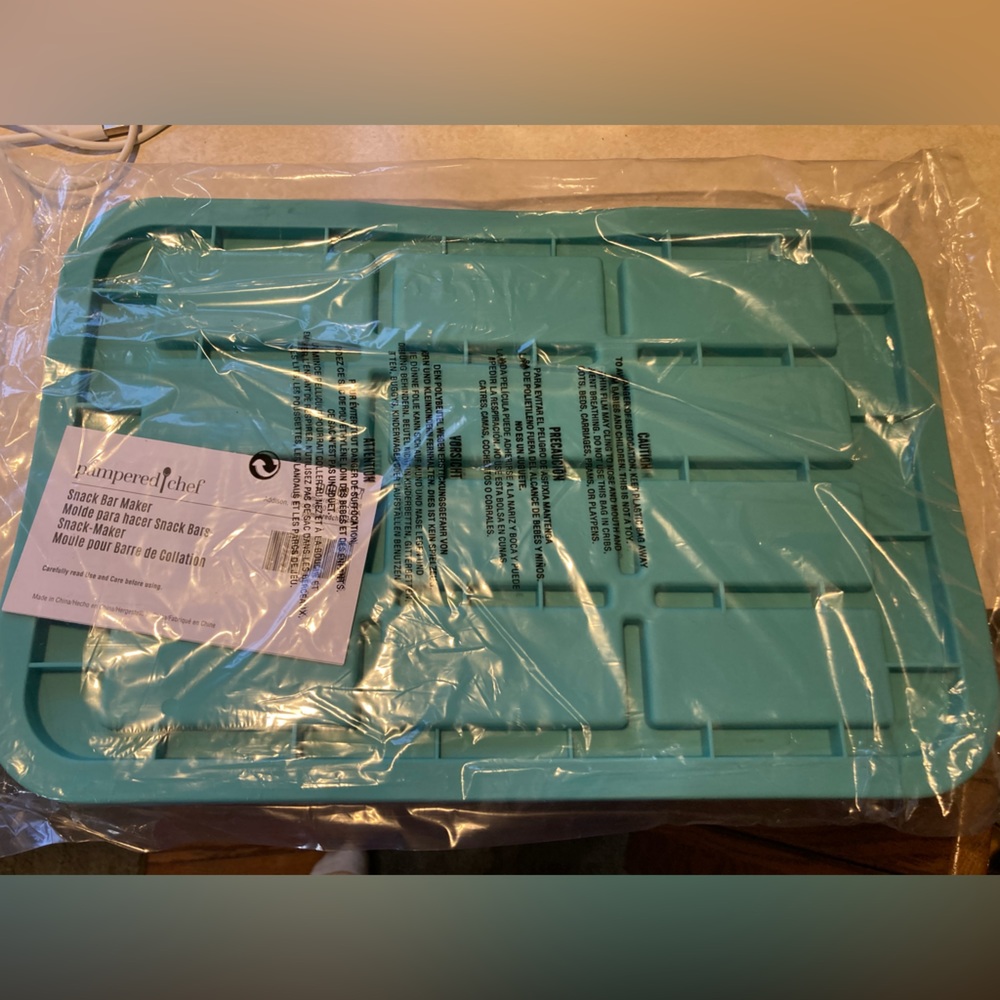 NIP Pampered Chef Snack Bar Maker